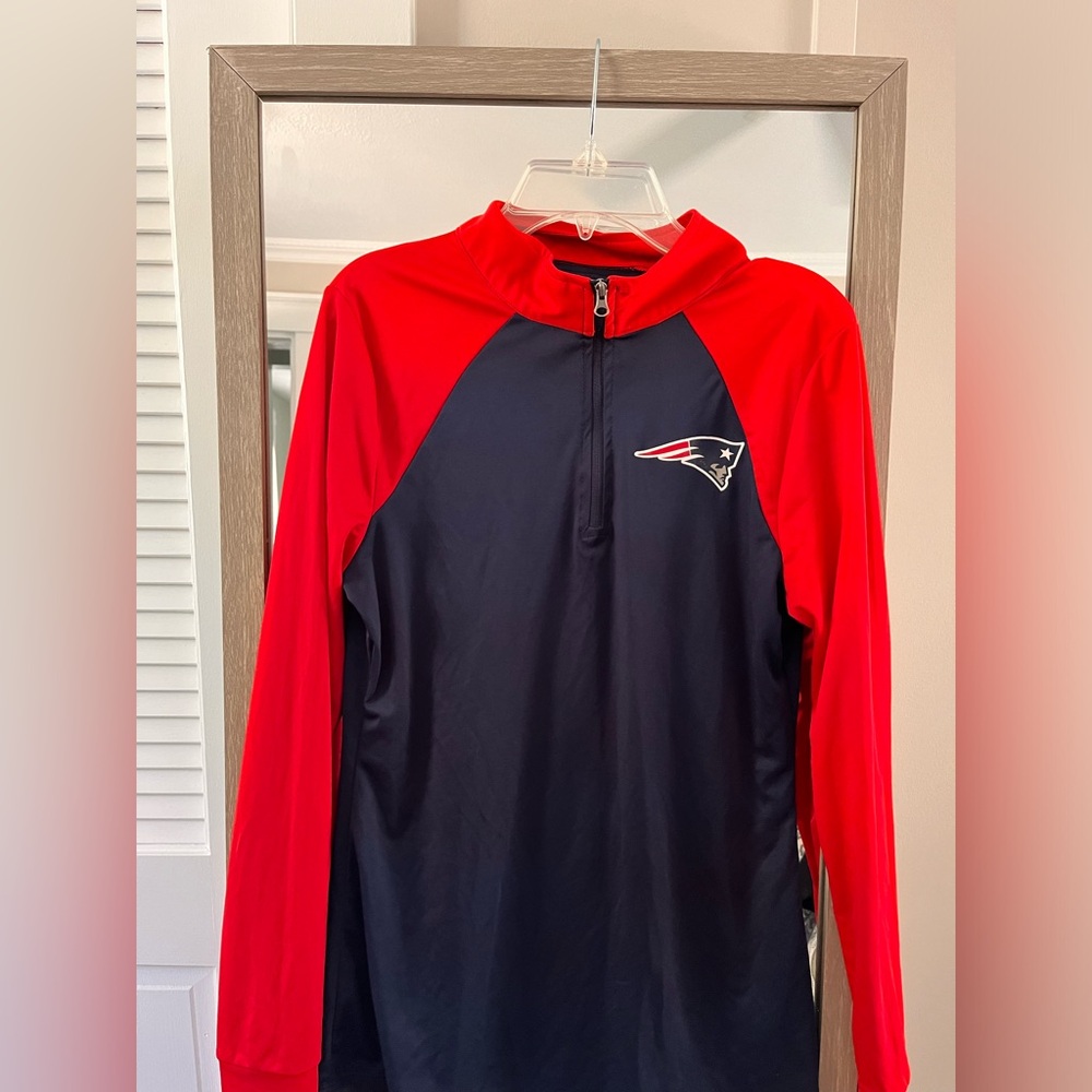 Long sleeved New England Patriots top